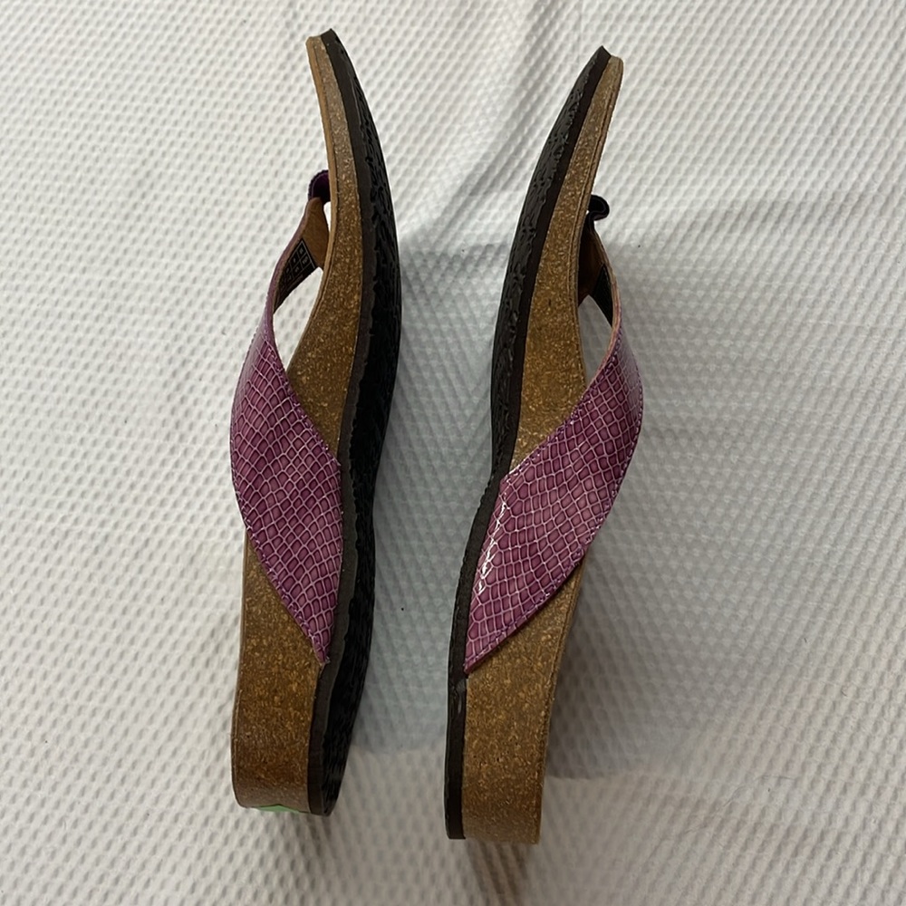 Vionic Women's Purple Sandals - Picture 5 of 9